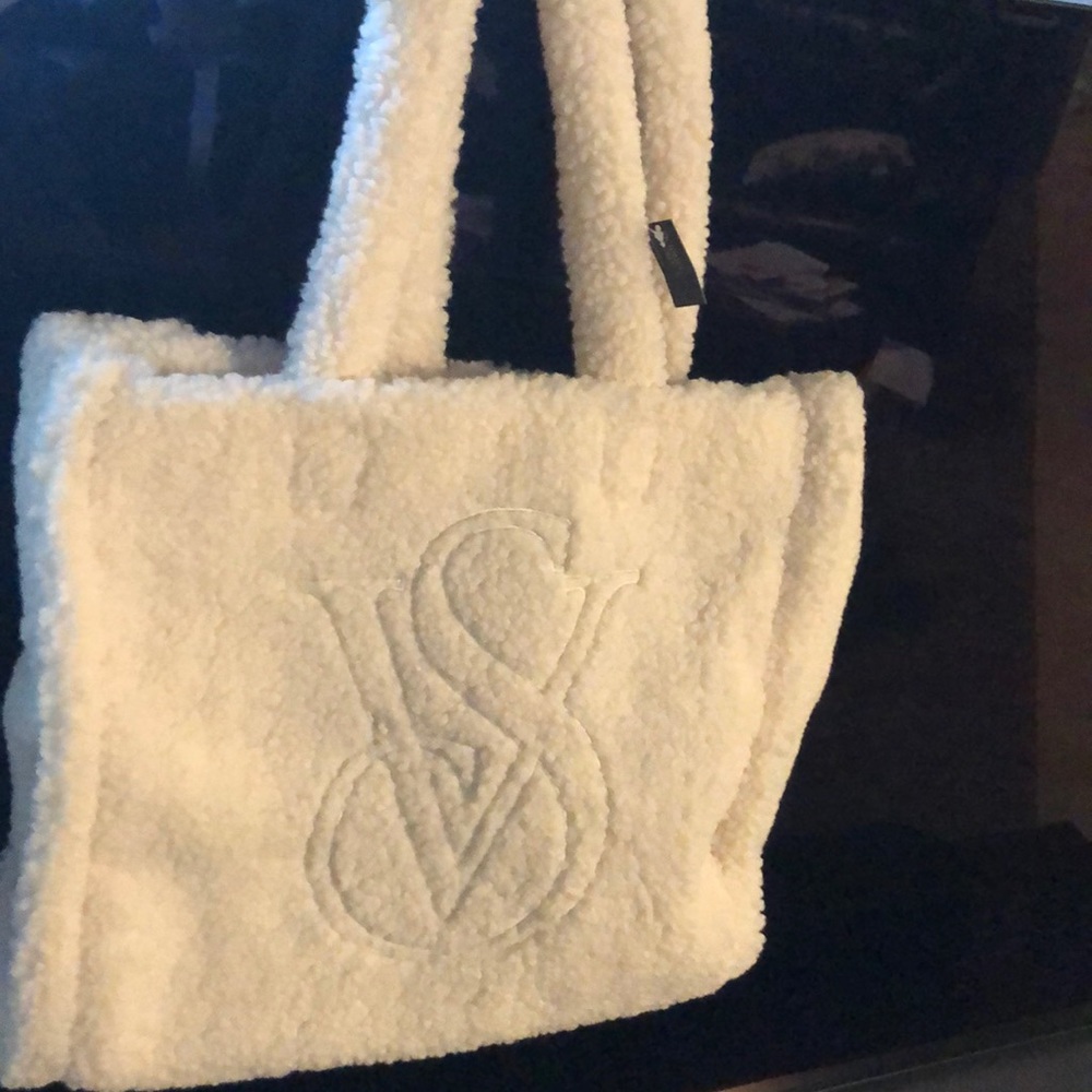 New Victoria’s Secret White Sherpa Carryall Tote 2021